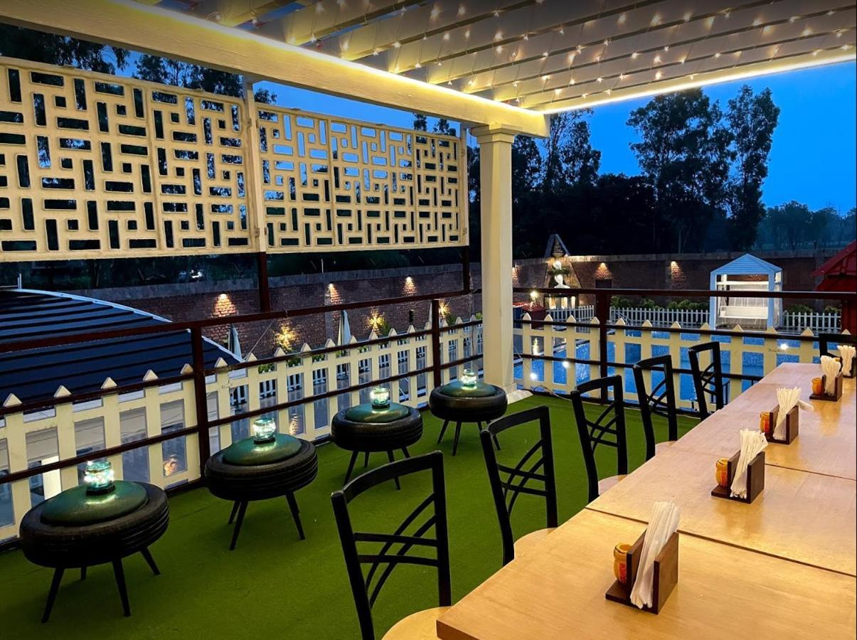 Yashmay Villa Club & Resort Gonda Dış mekan fotoğraf