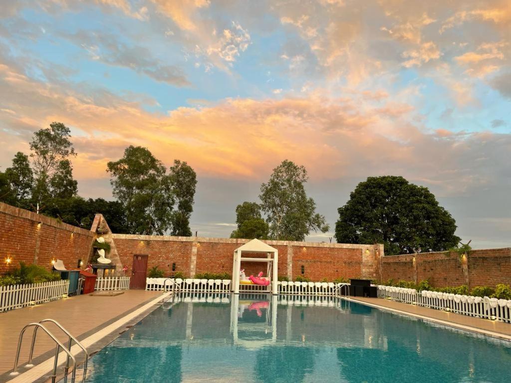 Yashmay Villa Club & Resort Gonda Dış mekan fotoğraf